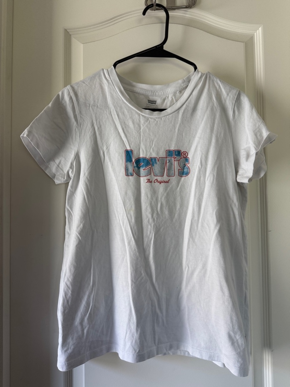 Levi's White Short Sleeve Tee with Blue & Red Logo / AA83